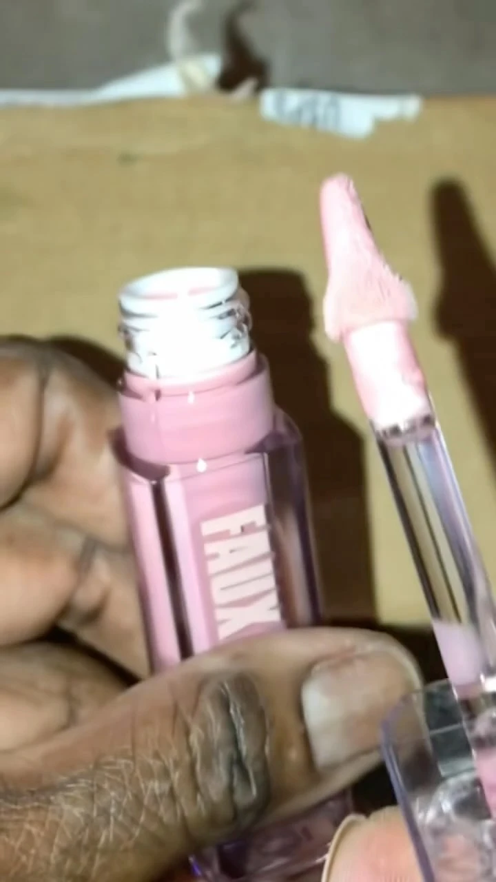 HUDA BEAUTY Faux Filler Shiny Non-Sticky Lip Gloss