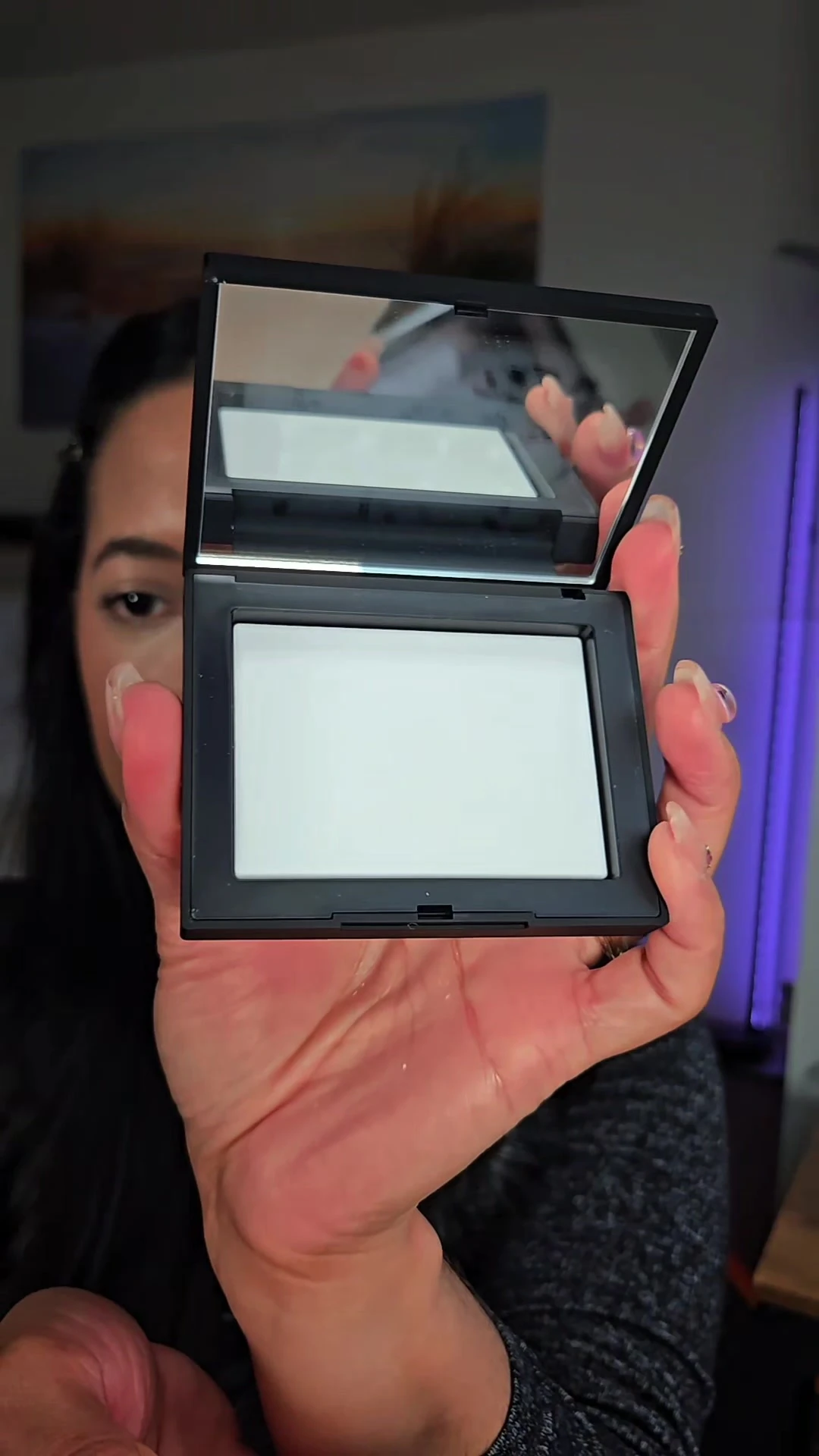 Setting Powder to Under eyes