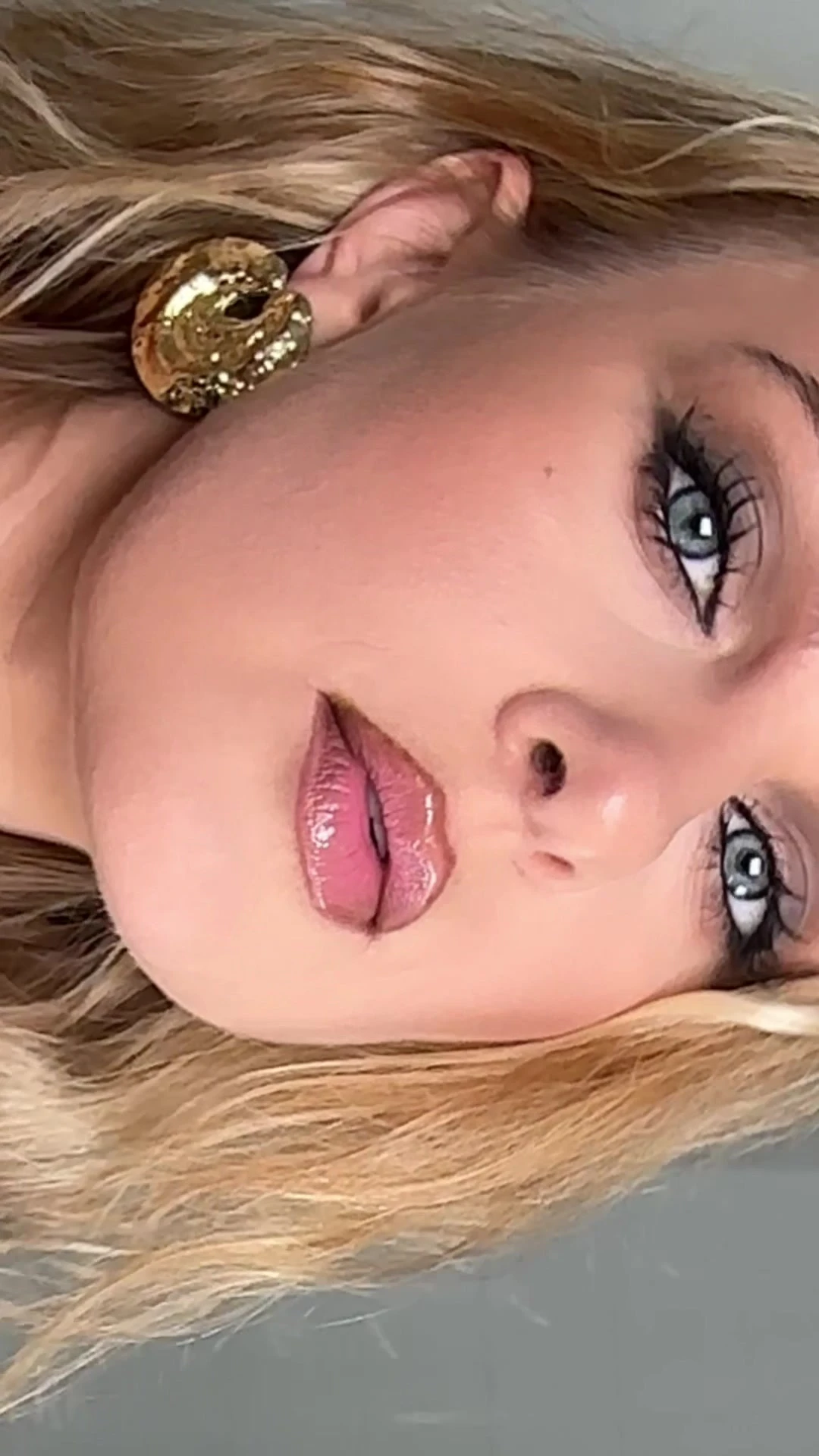 Grey smoky eyes